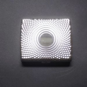 Tabakera metalna srebrna s uzorkom